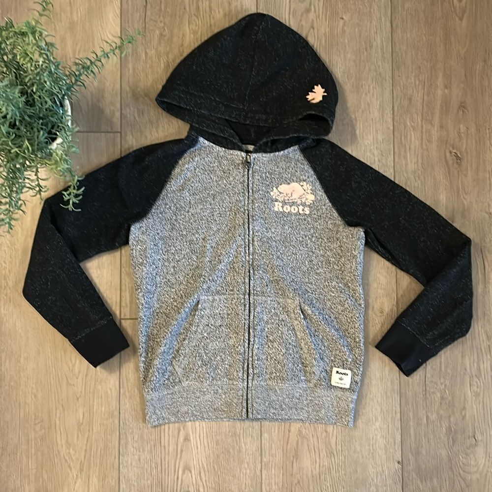GIRLS ROOTS ZIP UP GRAY AND BLACK SWEATSHIRT WITH HOOD SIZE 8 EUC